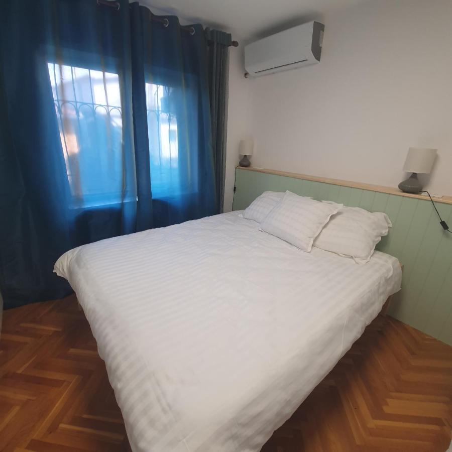 Central Home Away From Home ชโคเดอร์ ภายนอก รูปภาพ