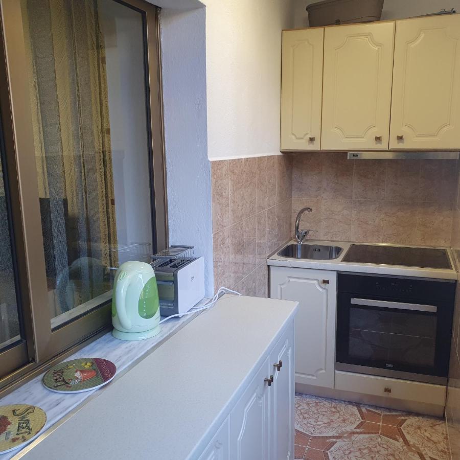 Central Home Away From Home ชโคเดอร์ ภายนอก รูปภาพ